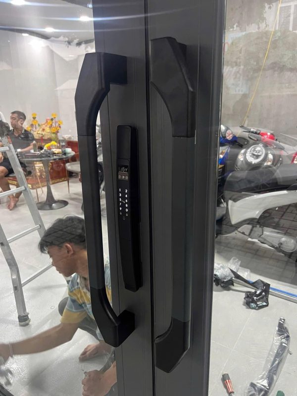 Cảnh Báo Khóa Cửa Vân Tay Laffer Giả Bảo Vệ Quyền Lợi Khách Hàng